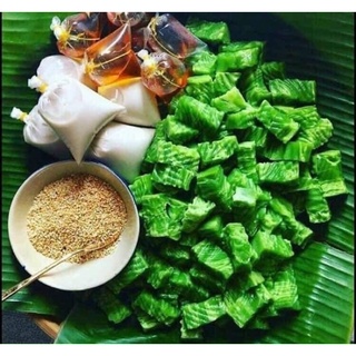 BÁNH ĐÚC GÂN LÁ DỨA