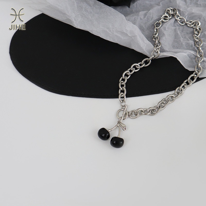 【JIHE】Vòng choker dây xích mặt hình trái cherry màu đen cá tính