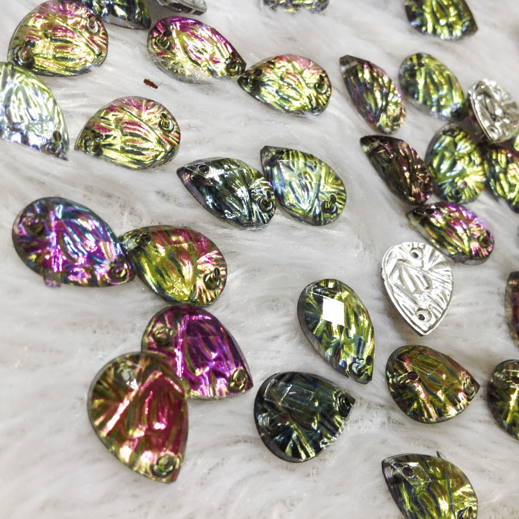 Hạt đá kết áo 3d acrylic hình giọt nước ánh 7 màu cao cấp size 1.4cm trang trí trang phục