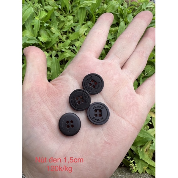 Nút áo nhựa người lớn (120k/kg)