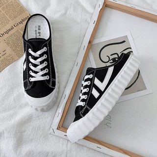 Giày sneaker đạp gót