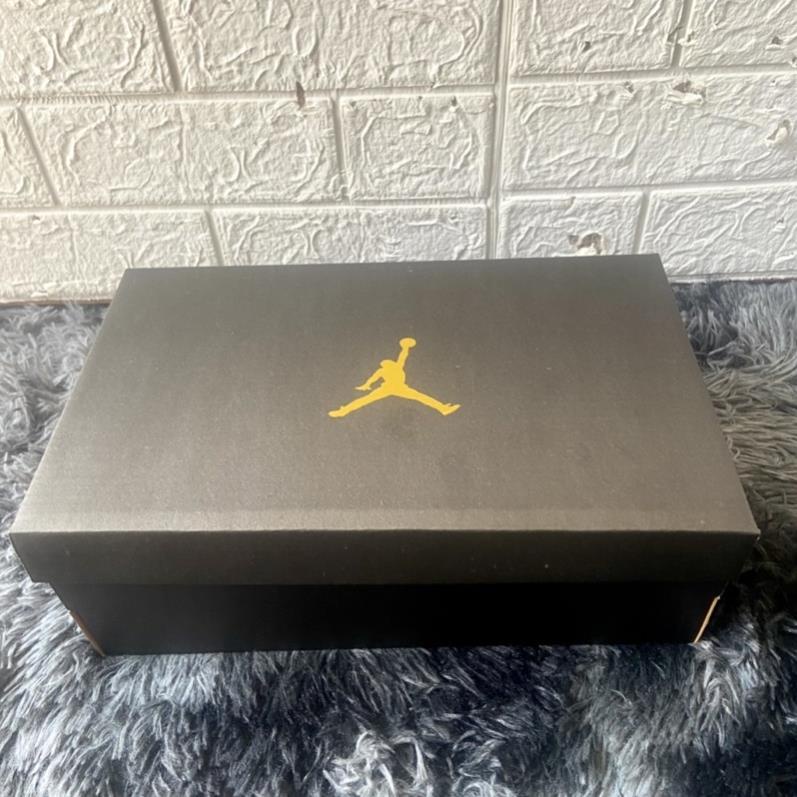 Hộp giày thể thao sneaker size 31x19x11