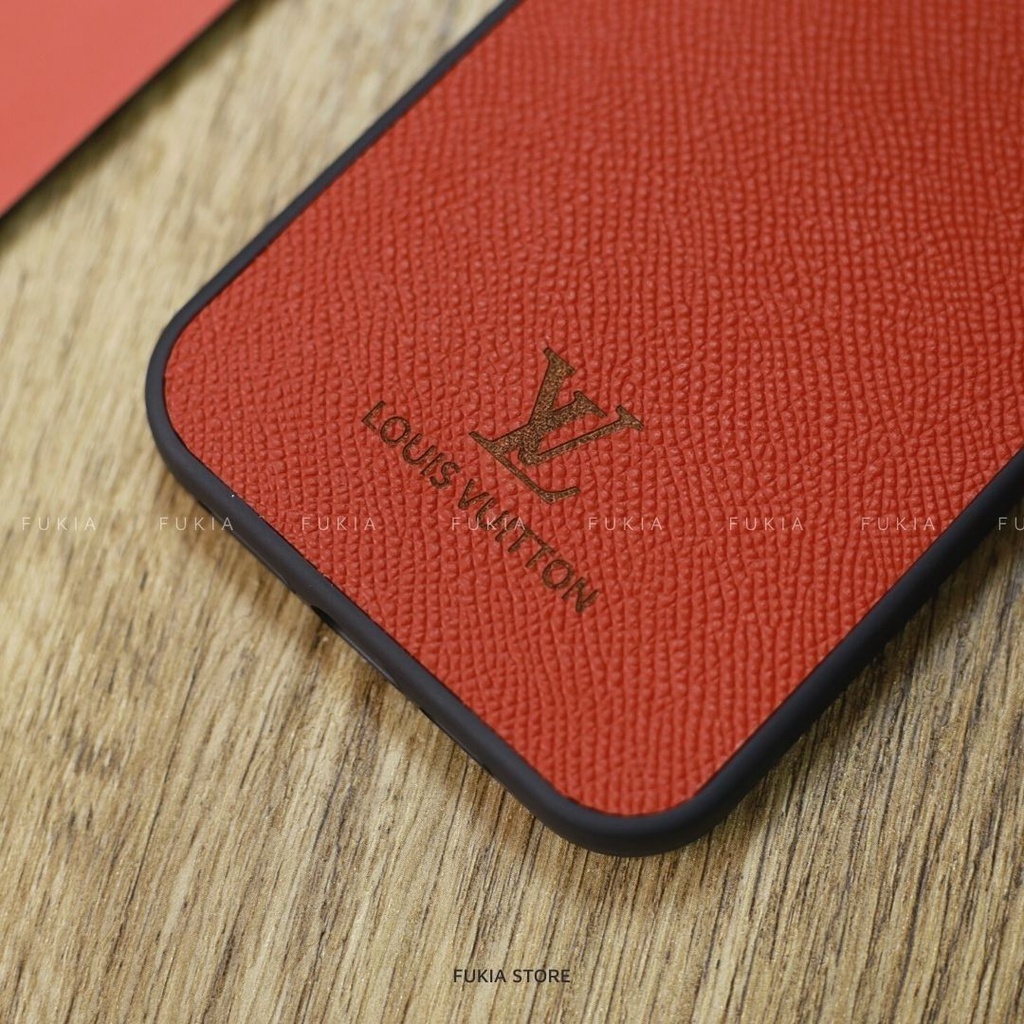 Ốp da thủ công viền đen khắc logo IV Epsom cho IPhone 14/14Plus/14Pro/14Promax/13/13Pro/13Promax/12Pro/12Promax ODTC121