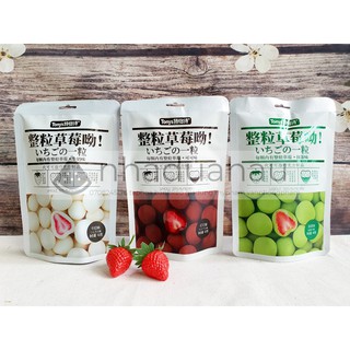 Một gói sô cô la bọc dâu tây sấy Hongkong gói 60g