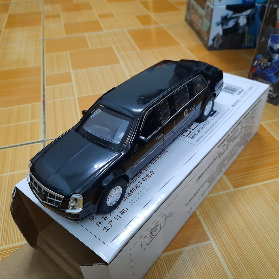 Xe mô hình ô tô cadillac presidential tỉ lệ 1:32 bằng kim loại xe đồ chơi trẻ em mở được cửa có đèn và âm thanh động cơ