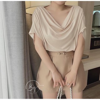 áo cổ đổ và chân váy tarta