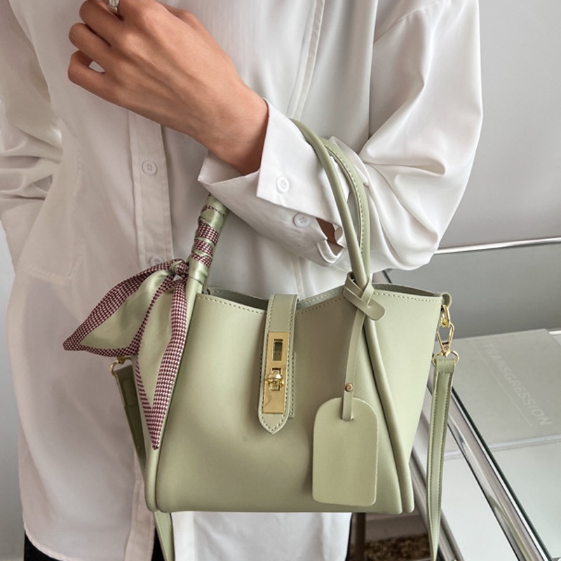 Túi Đeo Vai / Đeo Chéo Bằng Lụa Có Khóa Trang Trí Khăn Choàng Phong Cách Phương Tây Dành Cho Bạn Nữ