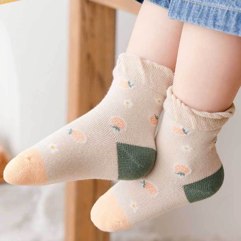 Set 5 đôi vớ cotton KOKOROCARE MF-10 cổ vừa họa tiết dâu tây thời trang mùa thu cho bé gái cỡ S/M/L 1-8 tuổi