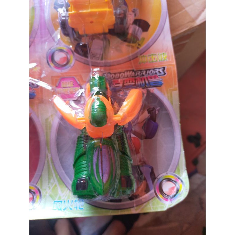 Vỉ 16 xe biến hình siêu hót