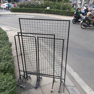 Khung lưới sắt treo phụ kiện có chân màu Đen