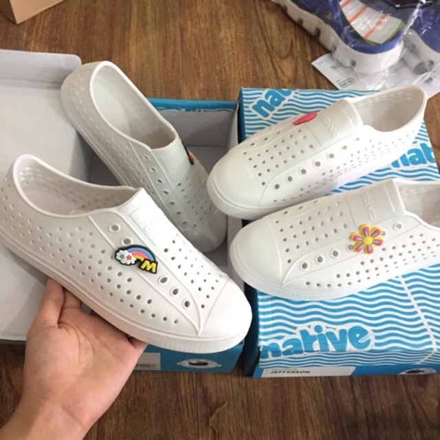 [Tặng kèm jibbtiz ]  Giày nhựa Native Jefferson - Chất liệu nhựa xốp siêu nhẹ - Màu trắng tinh | BigBuy360 - bigbuy360.vn