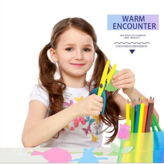 Bộ giấy thủ công in sẵn 240 hình kèm 2 kéo cắt cho đôi tay khéo léo