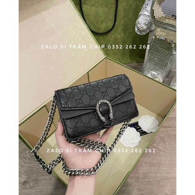 Túi Đeo Chéo In Hoạ Tiết Chữ Dây Xích Full Đen Size 18