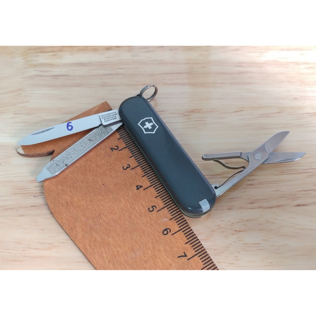 Dao đa năng Victorinox Classic (tặng móc treo)