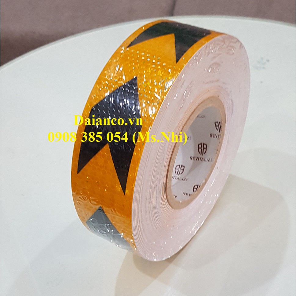 Băng keo decal phản quang vàng đen mũi tên 5cm*50m chuyên dụng - Hình thật
