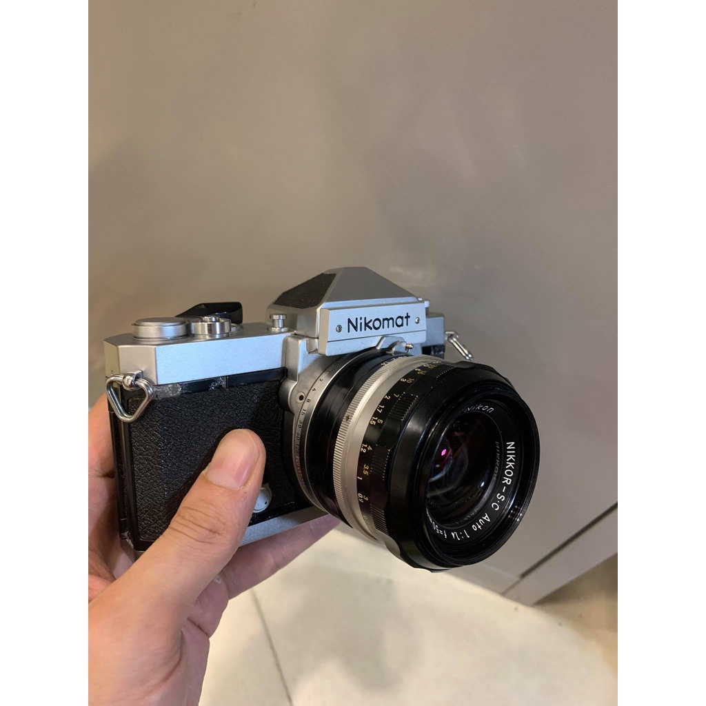 Máy phim Nikomat và lens