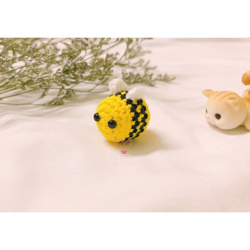 Móc khoá con ong handmade bằng len cute