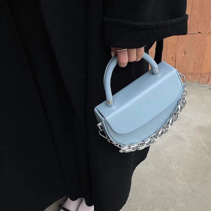 Túi Đeo Chéo Hình Bán Nguyệt Phối Dây Xích 2022 Thời Trang Cho Nữ