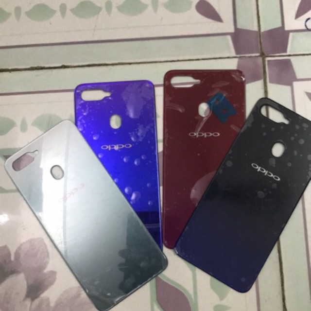 Lưng Oppo F9