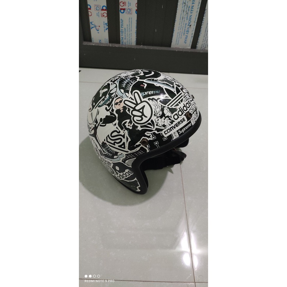 Sticker dán hoạt hình nhiều mẫu chống nước sticker dán mũ bảo hiểm vali laptop cực xinh - Đen Trắng