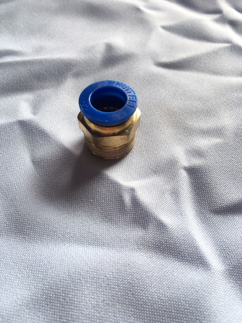 Đầu chuyển ren 21mm ra ống 12mm dùng cho hơi hoặc nước ren ngoài 21mm chuyển ra ống 12mm.