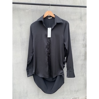 Áo sơ mi lụa phom rộng oversize giấu quần