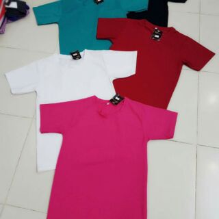 Áo thun cotton cổ tròn. Màu trắng