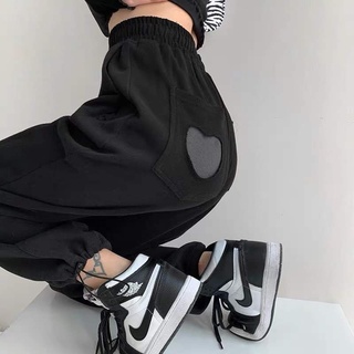 Quần jogger tim sau 2 màu đen trắng