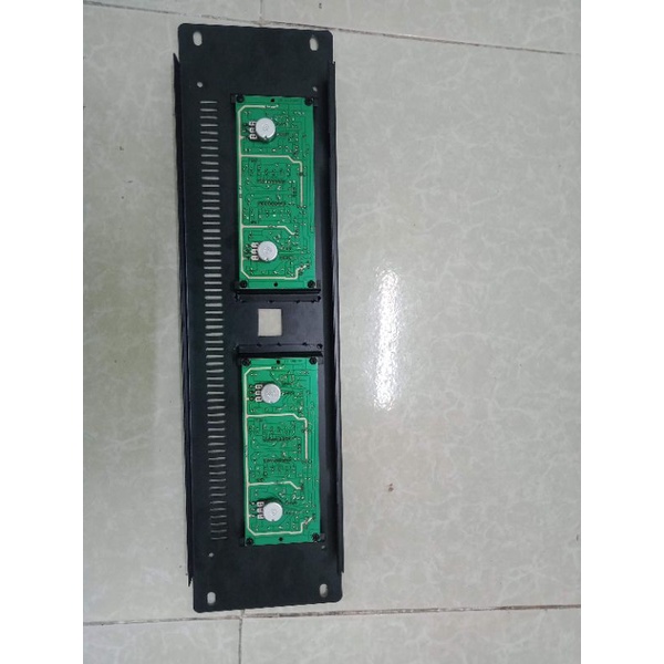 Mặt Ampli lên mian 4 kênh