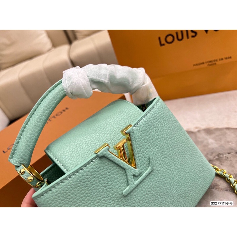 Túi đeo chéo cao cấp logo thương hiệu Louis Vuitton LV Capucines da thật