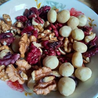 Combo 1 lạnh óc chó đỏ,hạt sen,óc chó vàng,hạnh nhân,hạt chia.