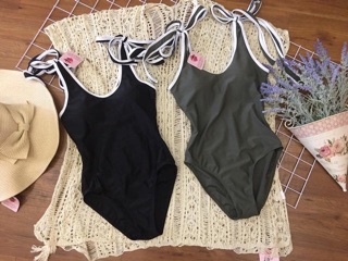 Bikini buộc nơ