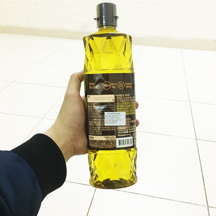Dầu ăn ngô Hàn quốc Deasang chai 900ml