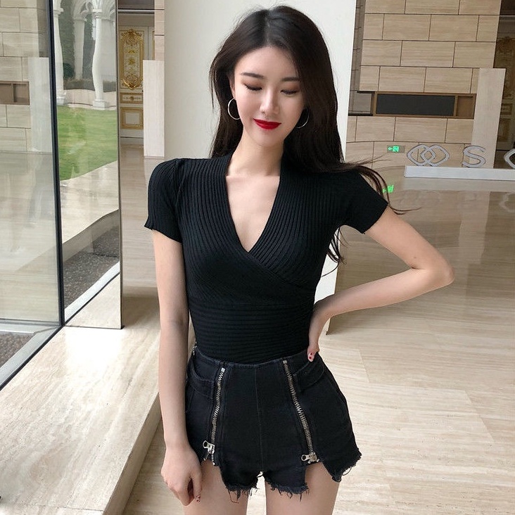 Áo Croptop Tay Ngắn Bo Eo Cổ V Evana Top RA016 Chất Liệu Thun Mịn Mát Sang Chảnh Dễ Phối Đò Hack Dáng Thon Gọn RANSHI