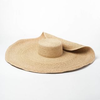 Mũ cói vành siêu rộng, siêu độc lạ