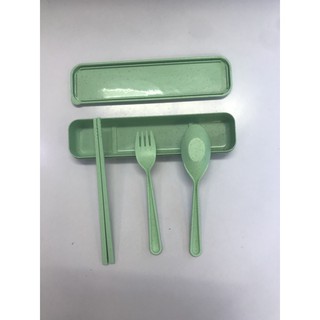 Bộ đũa thìa dĩa kèm hộp đựng bằng nhựa lúa mạch nhiều màu sắc