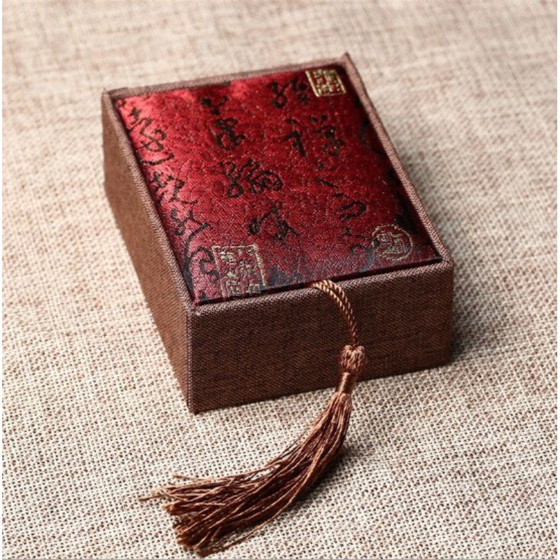 Hộp gấm đựng vòng tay kt 10x10cm