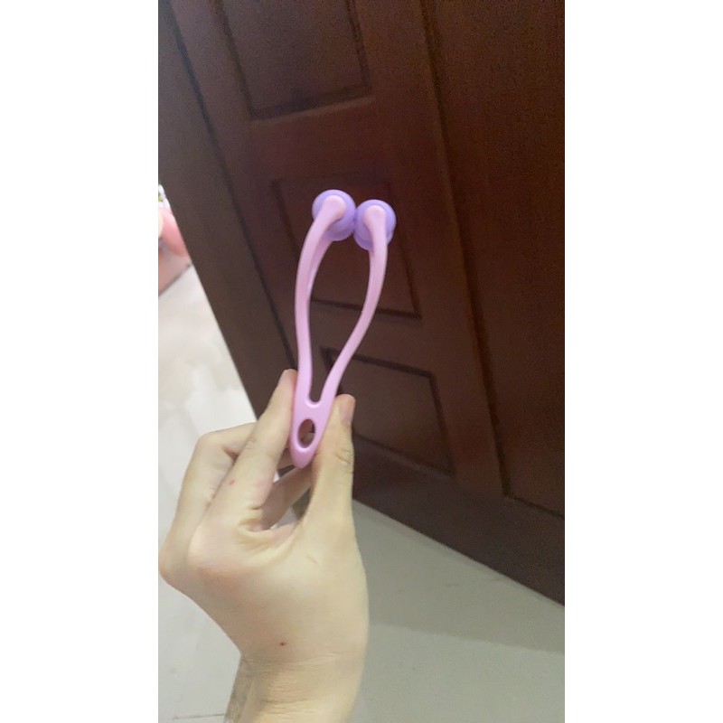 Lăn masage giúp thon gọn cằm