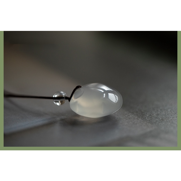 Vòng Cổ Dây Bện Mặt Đám Mây Đá Chalcedony Auspicious Ruyi Thiết Kế Cổ Điển Cho Nữ