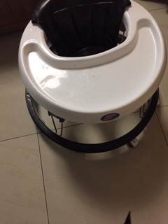 Xe tập đi cho bé