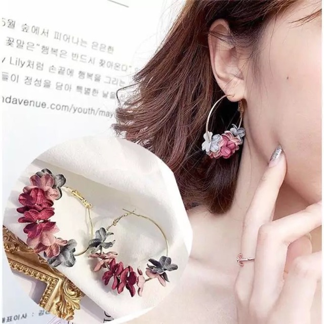 Khuyên tai hình hoa xinh