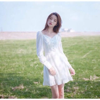 Đầm trắng cổ V tay bo dài