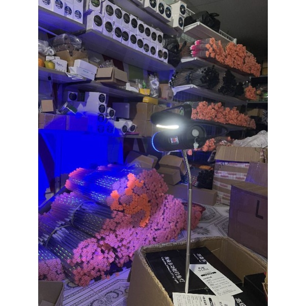 Đèn câu cá, đèn soi phao. đầy đủ phụ kiện như  sạc, chân chống, rất thích hợp câu đêm sẽ