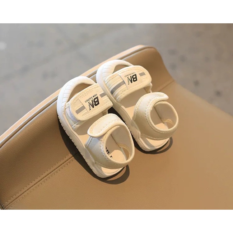 Dép sandal cho bé trai bé gái 2022 - quai hậu ôm chân siêu nhẹ và êm đế chống trơn trượt - kiểu dáng Hàn Quốc siêu cưng