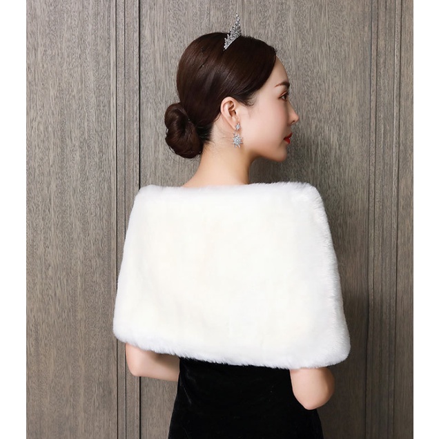Áo choàng lông cúc đá cho cô dâu màu đông, giá 155k | BigBuy360 - bigbuy360.vn