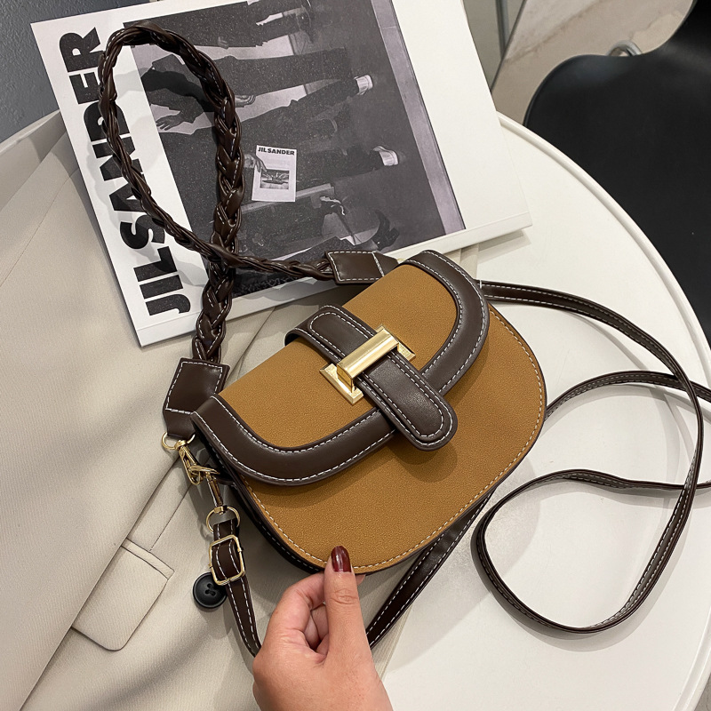 Túi đeo vai phong cách retro thanh lịch