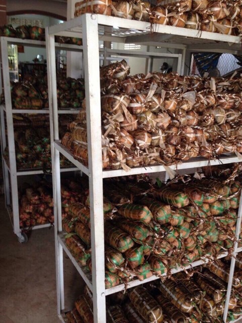 Bánh Tét Trà Cuôn 3 Màu - Đặc Sản Trà Vinh 1.1KG/1 ĐÒN | BigBuy360 - bigbuy360.vn