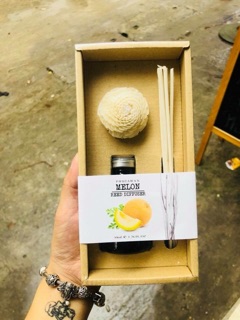 Tinh dầu thơm phòng que gỗ phutawan ( Mẫu Mới )