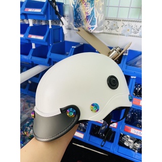 Nón bảo hiểm trắng gắn full 7 ốc titan gr5 mẫu mới. ảnh thật kèm video