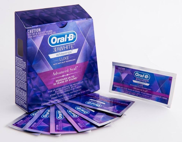 Miếng dán trắng răng Oral B 3D White Whitening Strips